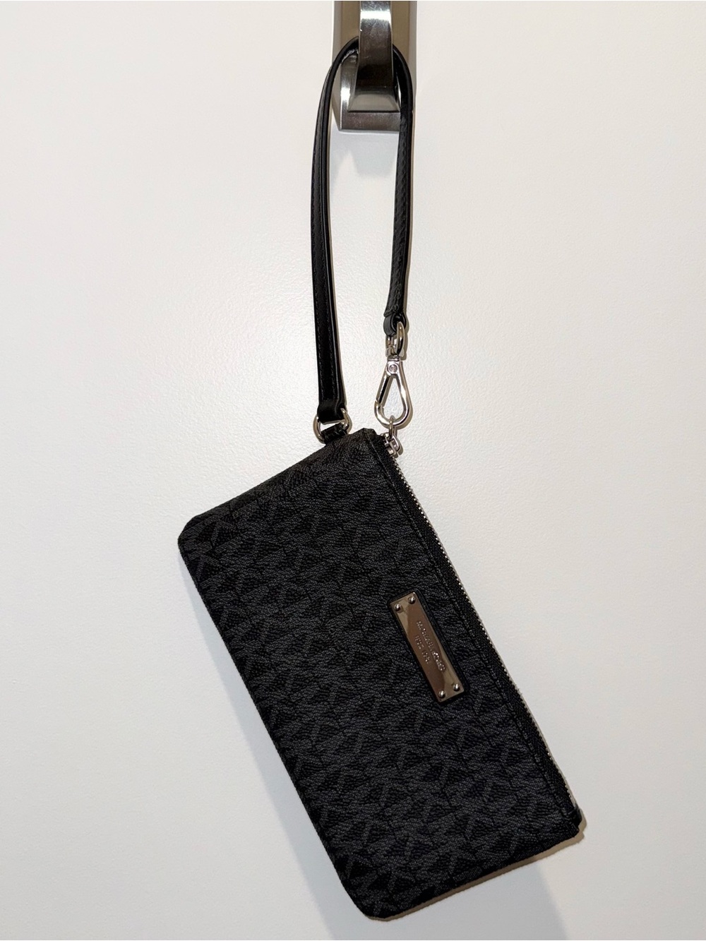 Michael Kors Jet Set Wristlet